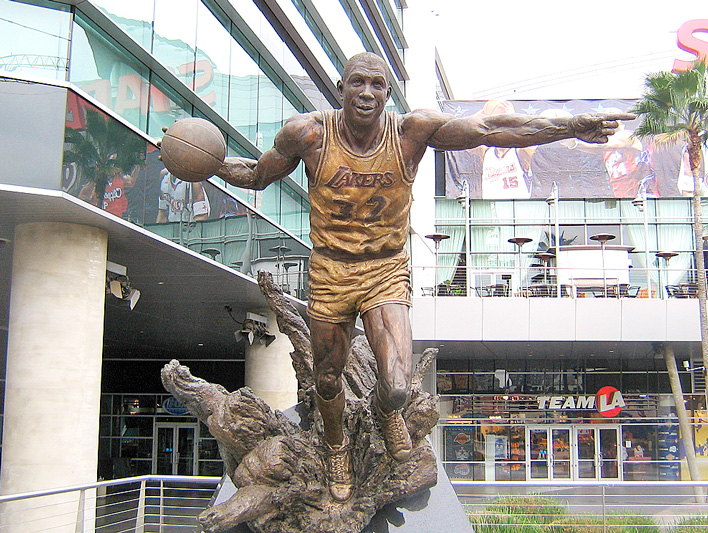 29 basketball statues 08