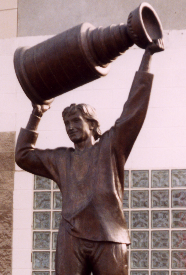 Gretzky statue cropped