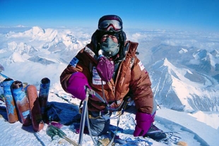 Кто первым съехал на лыжах с Эвереста?