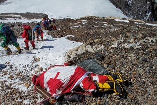 Что делать с телами погибших на Эвересте?
