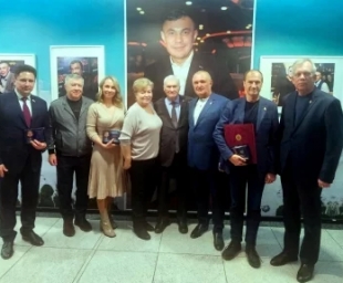 27.02.2025. Награды от «Альфы»: ветераны легендарной группы спецназа вручили награду создателям документального фильма о штурме дворца Амина в Афганистане
